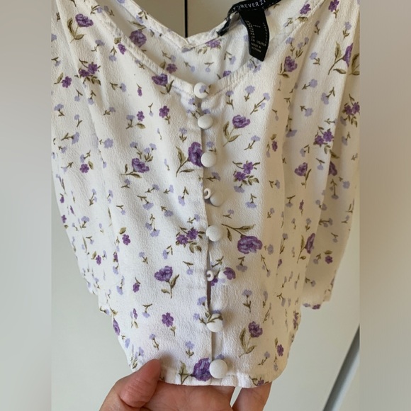 4 for $20. BNWOT floral cute top L - Picture 2 of 4